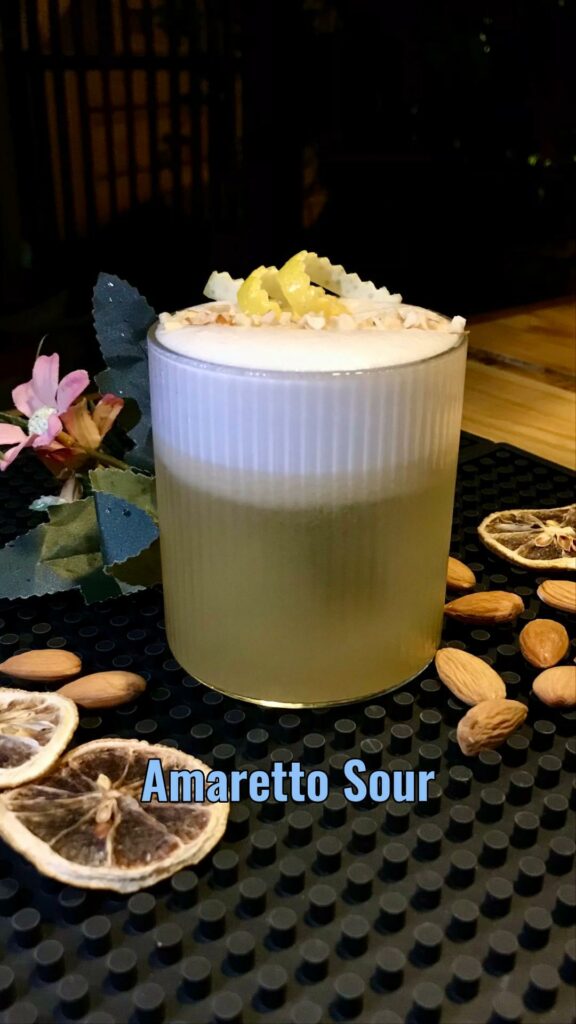 Old Fashioned Cocktail Amaretto Sour